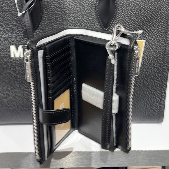 MICHAEL KORS LARGE DOUBLE ZIP WRISTLET 
Optic White Multi - Picture 13 of 16